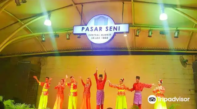 Hotels near Central Market Cultural Performances