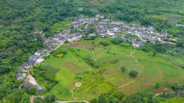 雨補魯天坑風景區