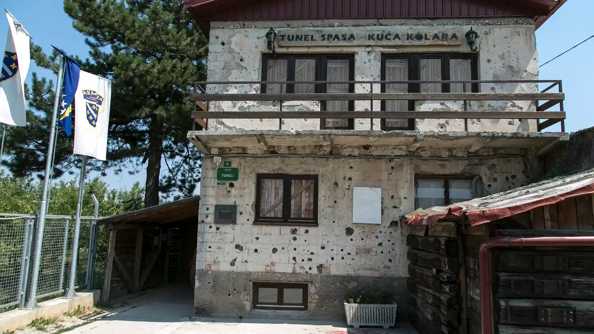 Hotels near Tunnel of Salvation