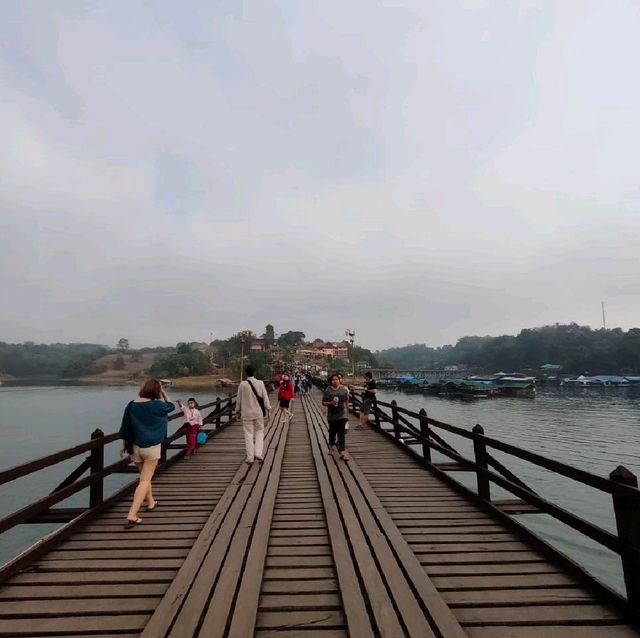 สะพานมอญ สะพานไม้ที่ยาวที่สุดในประเทศไทย