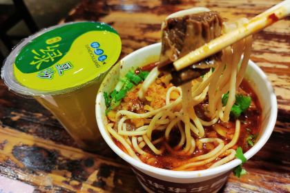 王氏华华牛肉面(雪松路店)