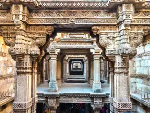 Adalaj-Stufenbrunnen