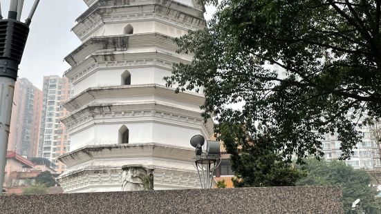 四川省泸州市报恩塔，俗称白塔，全国重点文物保护单位，建于公元