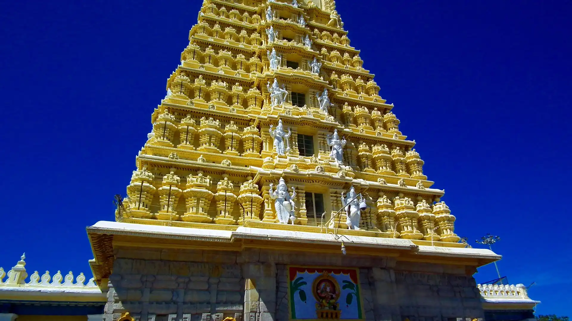 Hotels near Chamundi Hill