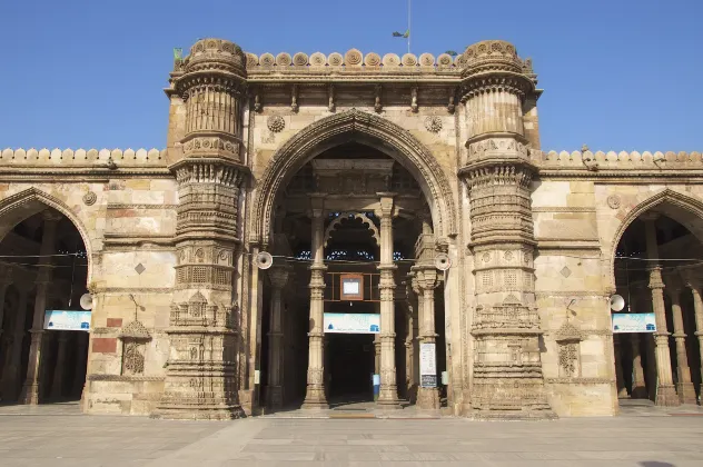 श्री वदेश्वर हनुमानजी मंदिर, रॉयल, त॰तलाजा, गुजरात周辺のホテル