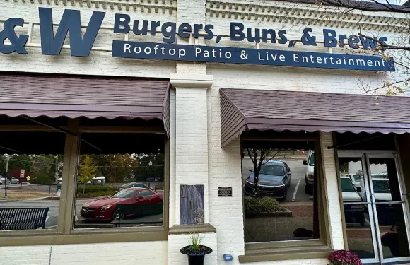 B&W Burgers, Buns & Brews