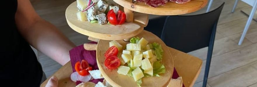 Saint-Vout - Café Œnothèque Fromagerie et Produits du Terroir