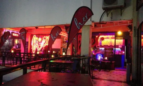 Her Bar