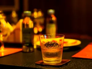 三旬威士忌酒吧