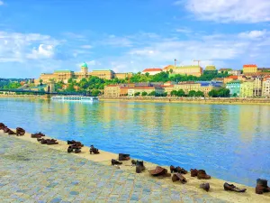 多瑙河畔鞋履雕塑