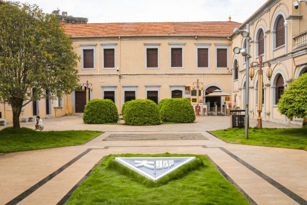 National Southwest Associated University  (Mengzi Campus）Memorial Hall
