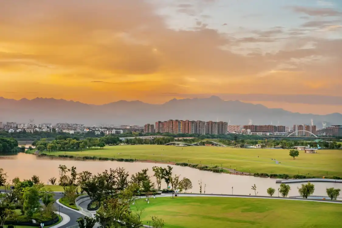 Hotels near 鹿鸣大草坪