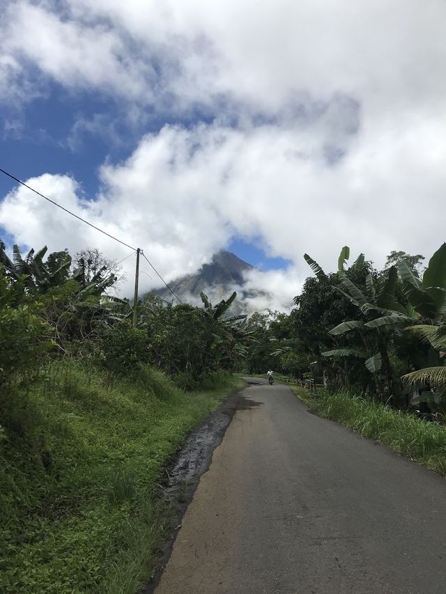 The road to traditional village