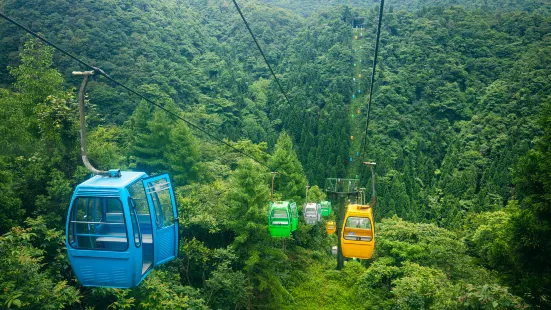 坪壩営原生態休閒旅遊区