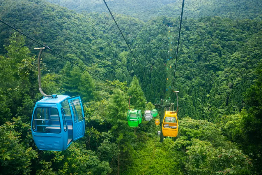 坪壩営原生態休閒旅遊区