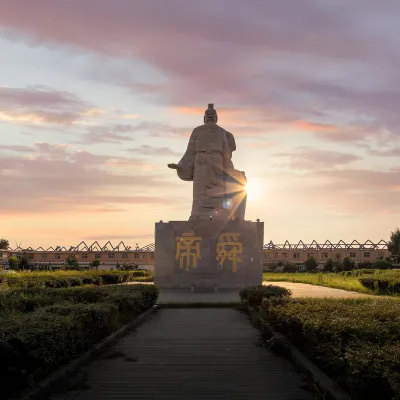 Отели рядом с достопримечательностью «Huangdian Passenger Station»