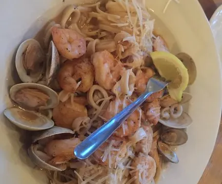 Harpoon Larry's Oyster Bar