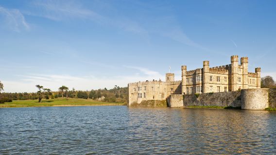 Leeds Castle + White Cliffs of Dover + Canterbury Cathedral + Canterbury Castle one-day tour
