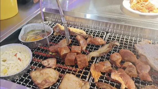 小猪查理川式自助烤肉(三和购物广场店)