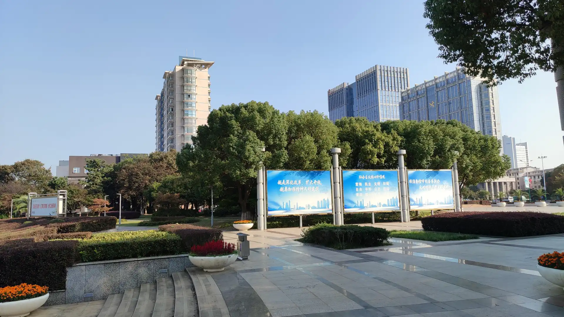 Hotels near shi ji guang chang