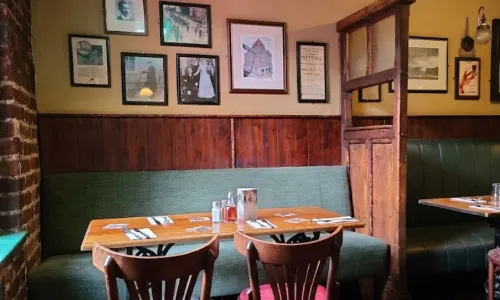 The Old Storehouse Bar and Restaurant