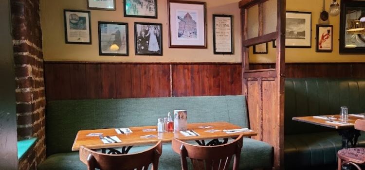 The Old Storehouse Bar and Restaurant