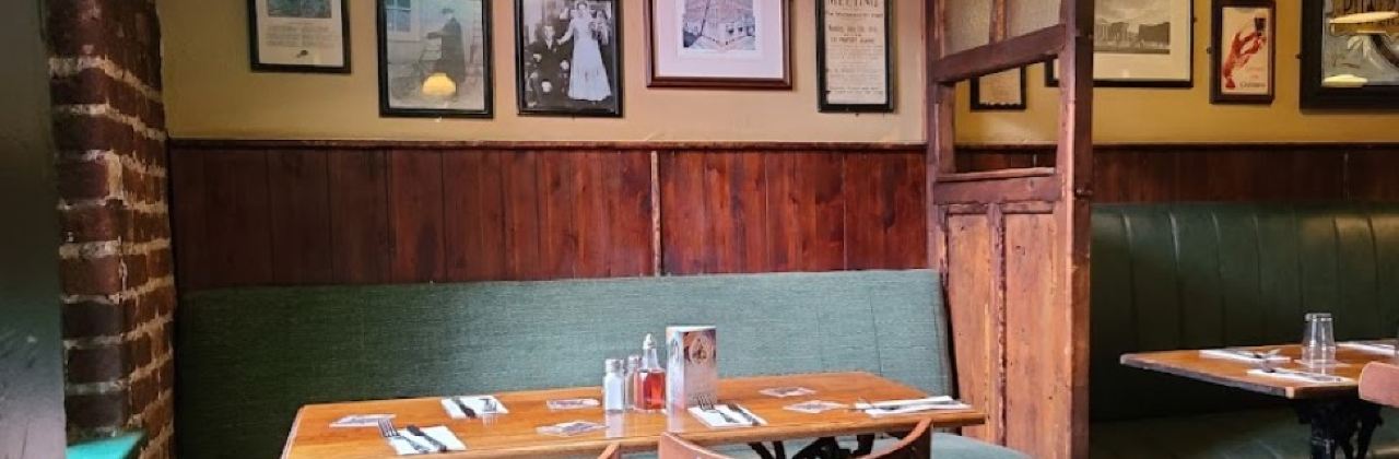 The Old Storehouse Bar and Restaurant