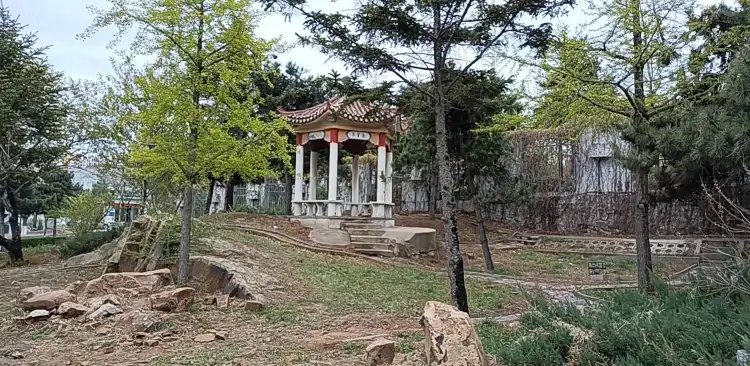 Hotels near Lingheyuan