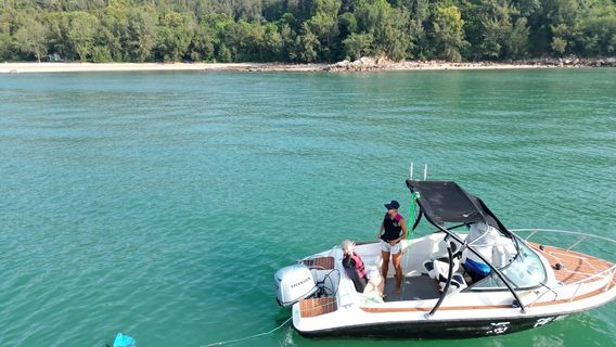 Wakesurfing in Huidong