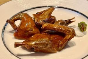 潤燒脆皮乳鴿