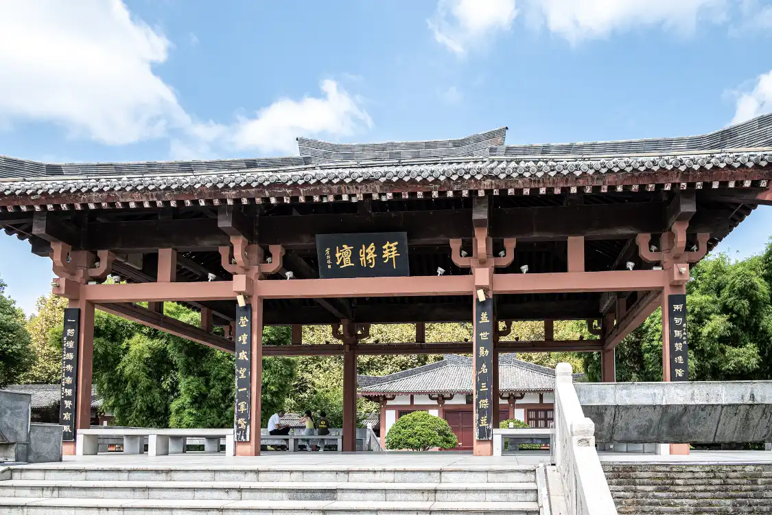 Hotels near Baijiang Temple