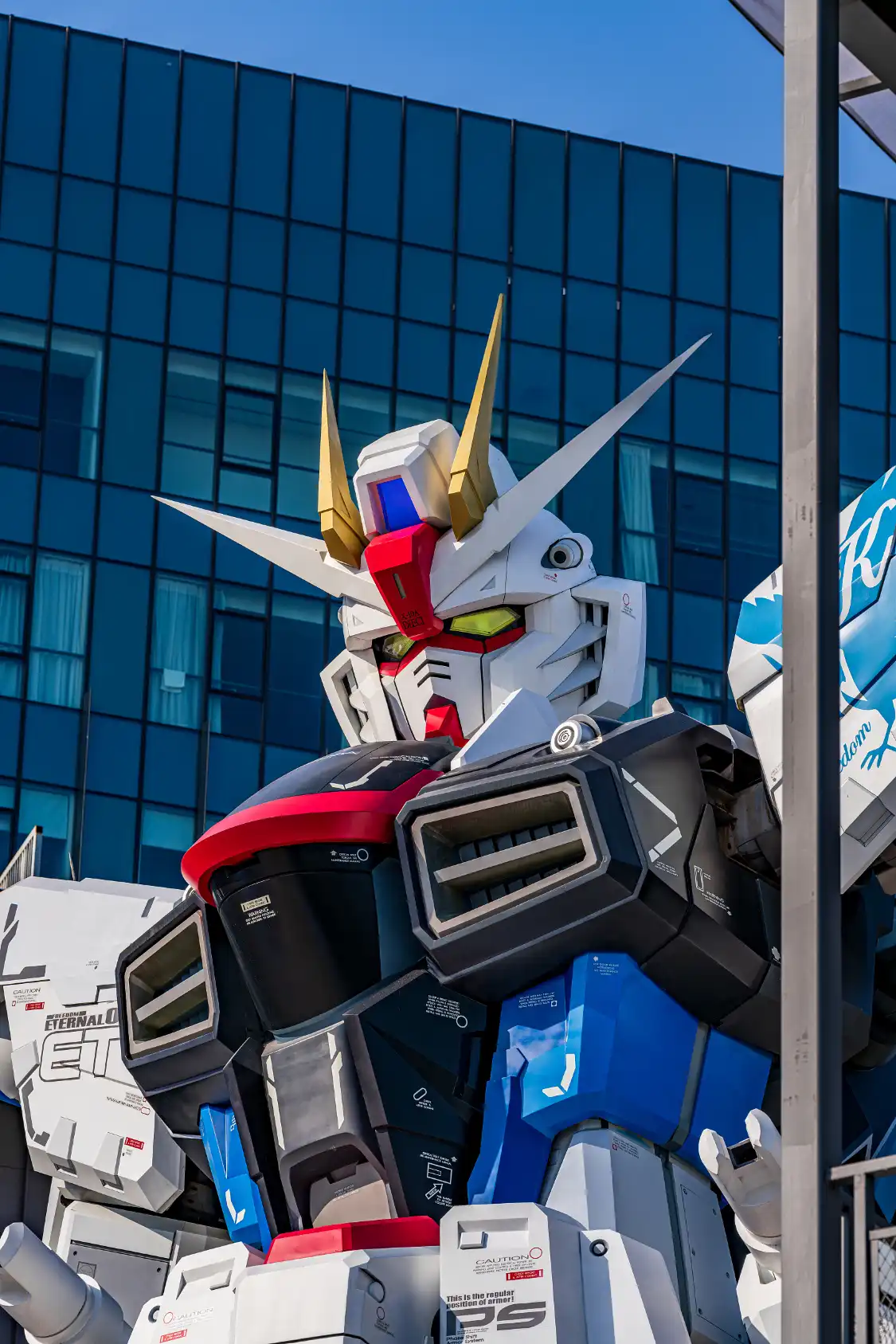 자유 건담 조형물 주변 호텔