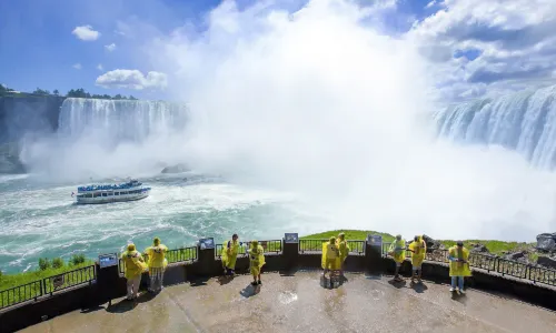 폭포 뒷편 여행