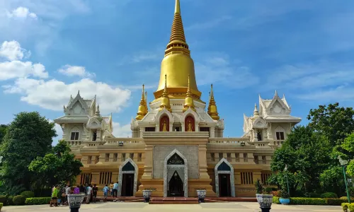 Wat Tako - Luang Phaw Ruay