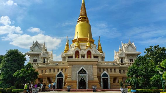 Wat Tako - Luang Phaw Ruay