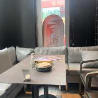 英國電話亭打卡位 悠閒咖啡店