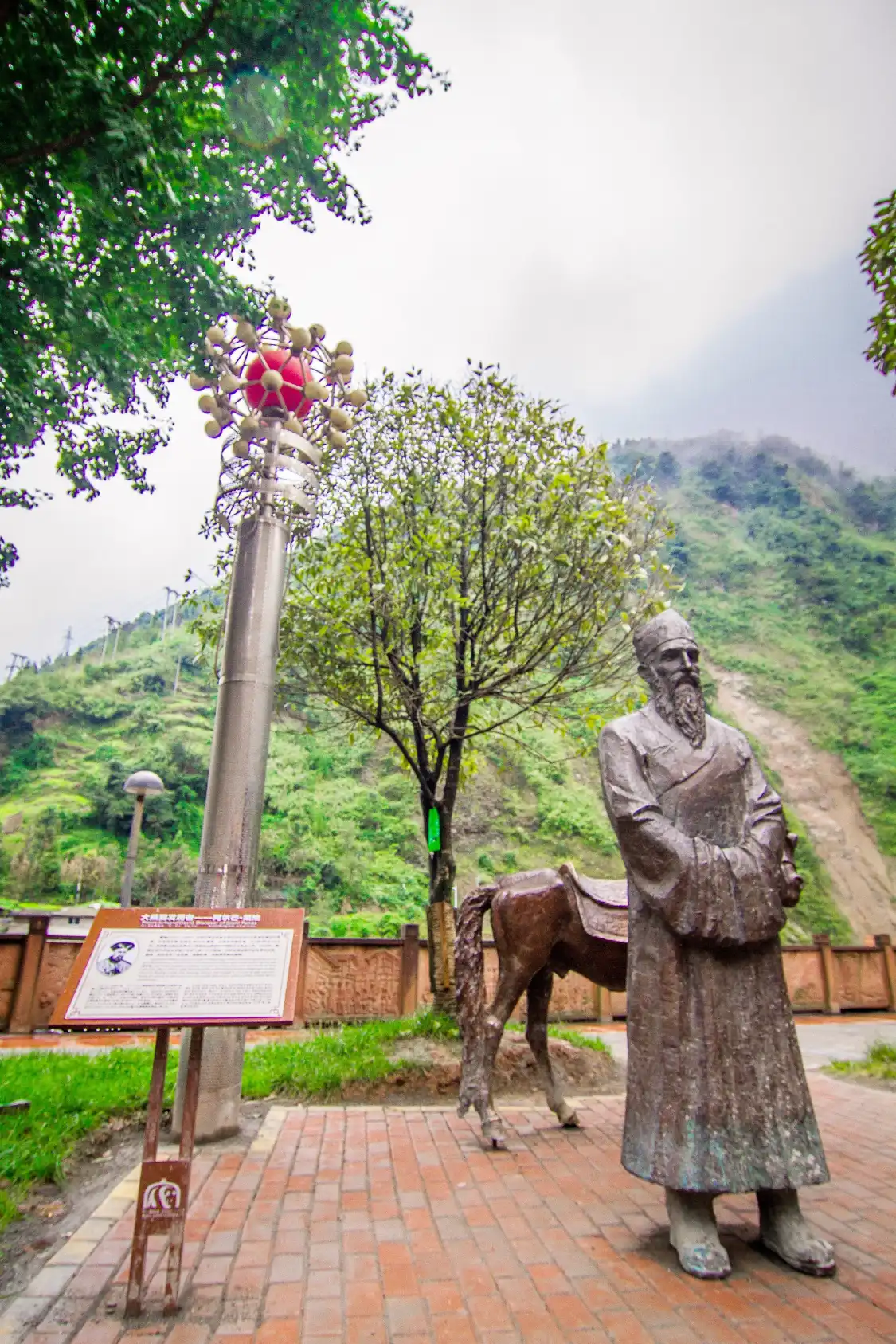 Hotels near Panda Ancient City