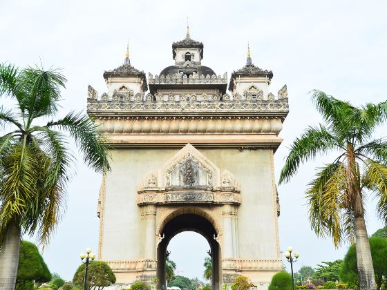 Patuxay Monument