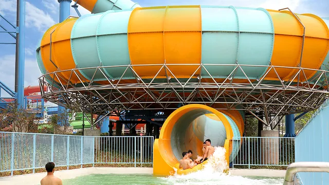 安吉歡樂風暴水上樂園