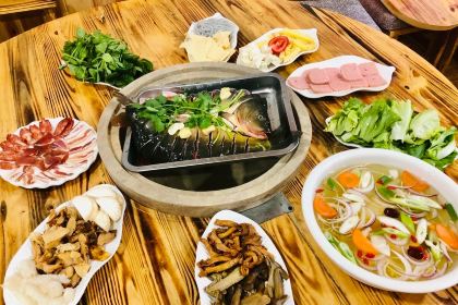Mosuo Flavor Stone Pot Fish