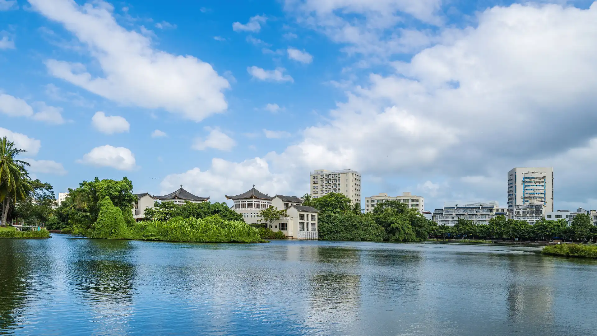 Hotels near Haikou People's Park