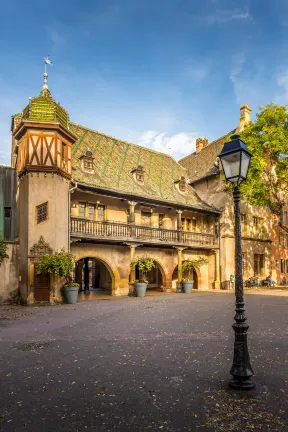 Hotels in Troyes That Provide Airport Transfers