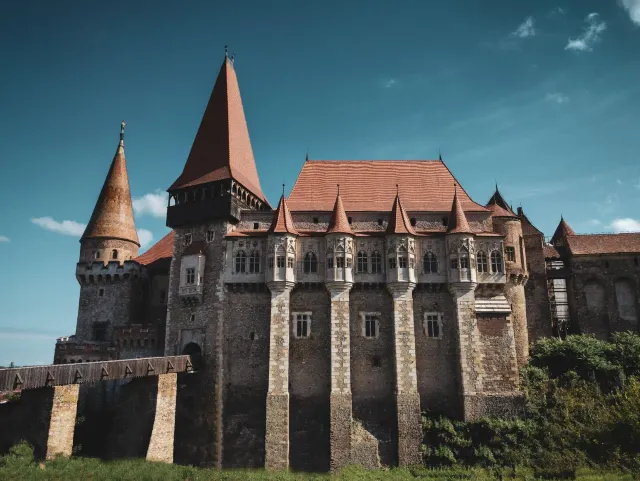 Die Burg Hunedoara war die Inspiration für den Wohnsitz von Dracula.