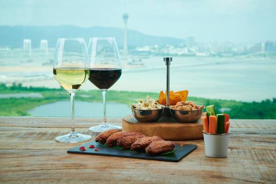 [Common to 3 stores] Macau Melco Lounge Gourmet Package for Two ("38" Lounge/Lan Bar/Superstar Lounge)