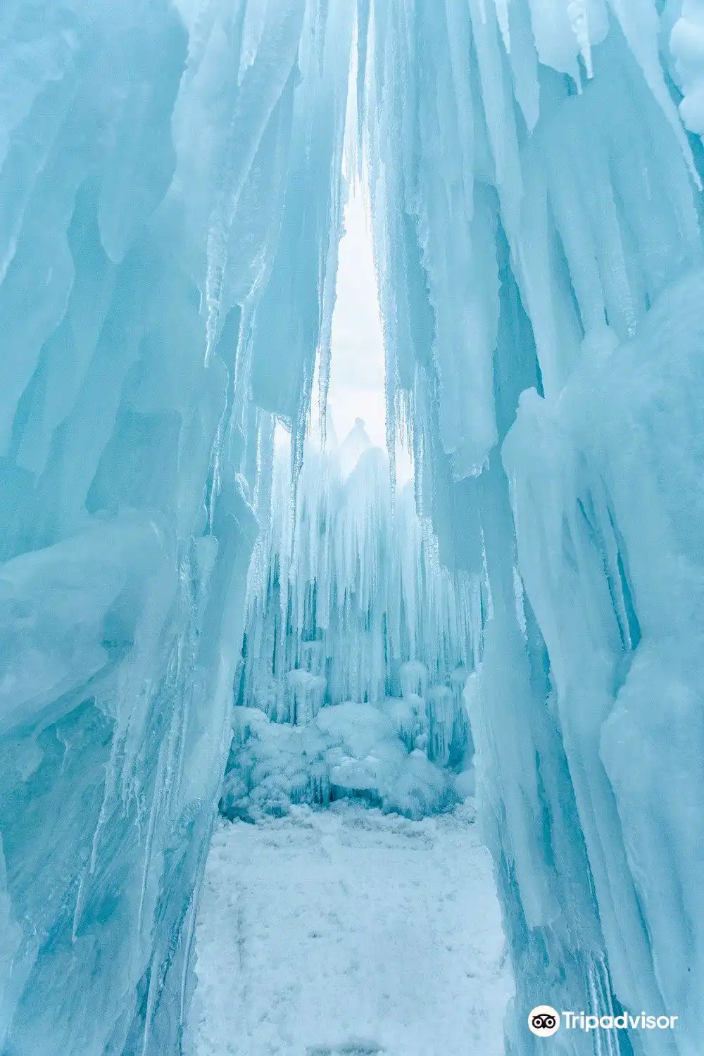 Hotels near Ice Castles