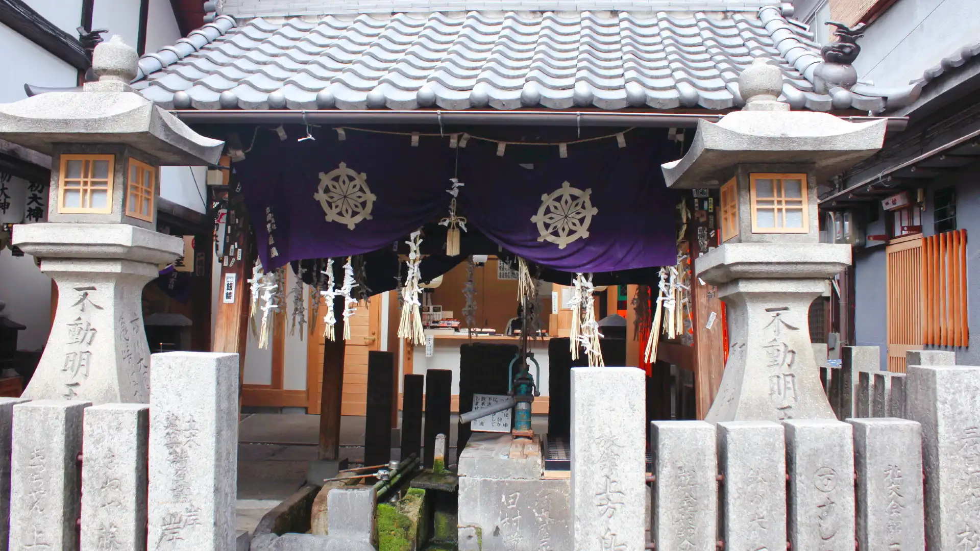 Hotels near Hozen-ji