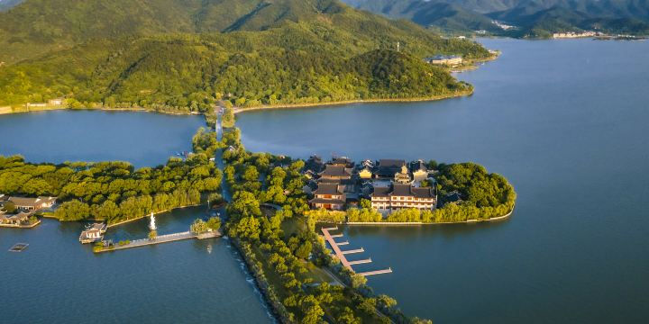 Dongqian Lake