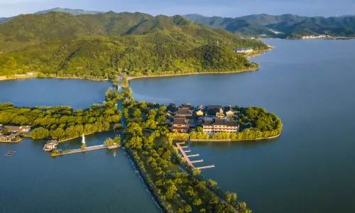 Dongqian Lake