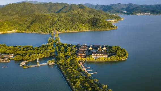 玩水避暑