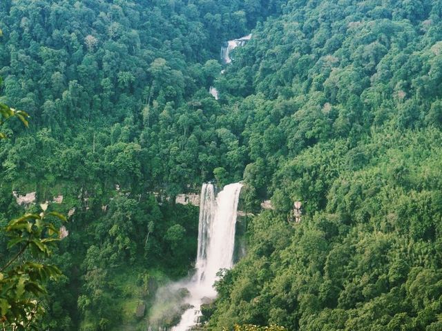 Majestic twin waterfall 